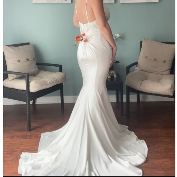 NWT sleek minimalist wedding dress ivory sz 10 Jadore Australia